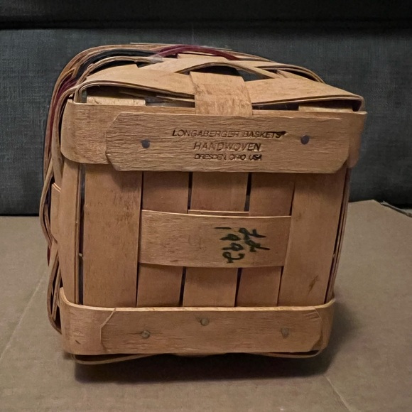 Small Longaberger Basket - Picture 4 of 4
